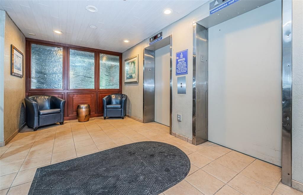 For Sale: $653,500 (1 beds, 1 baths, 885 Square Feet)