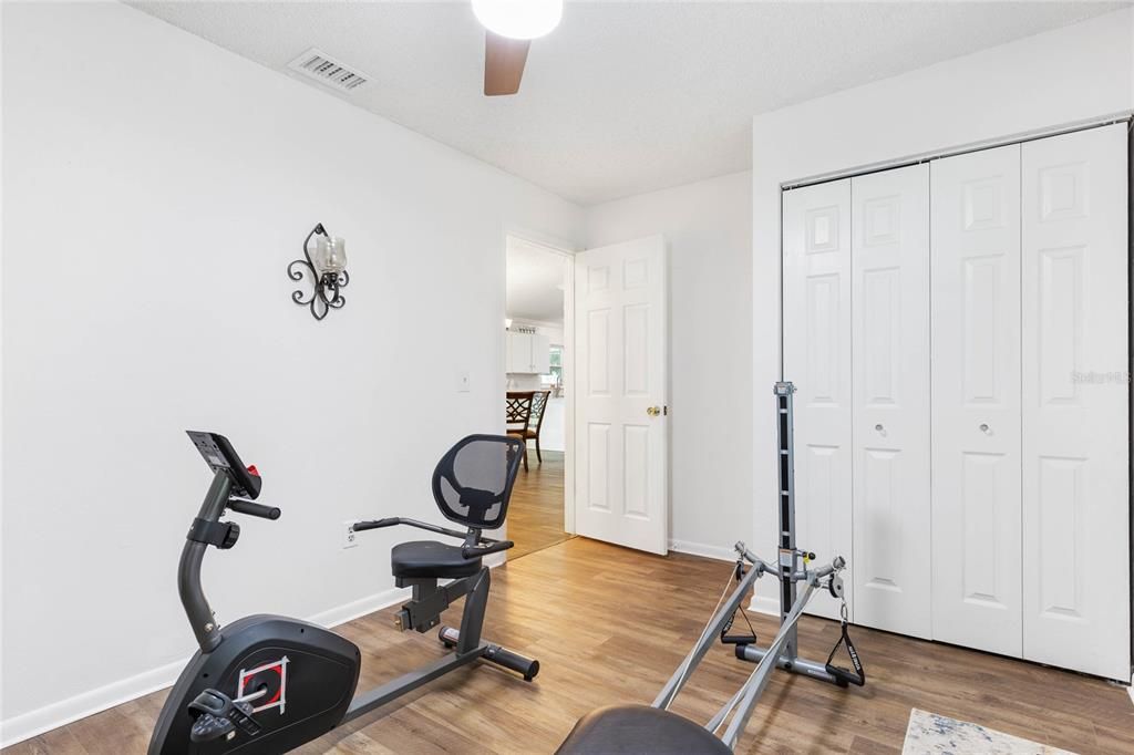 For Sale: $325,000 (3 beds, 2 baths, 1269 Square Feet)