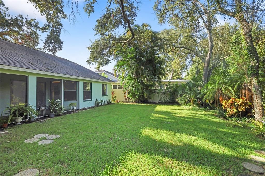 Active With Contract: $499,900 (3 beds, 2 baths, 1944 Square Feet)