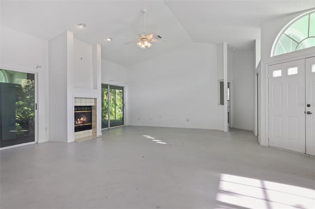 Active With Contract: $499,900 (3 beds, 2 baths, 1944 Square Feet)