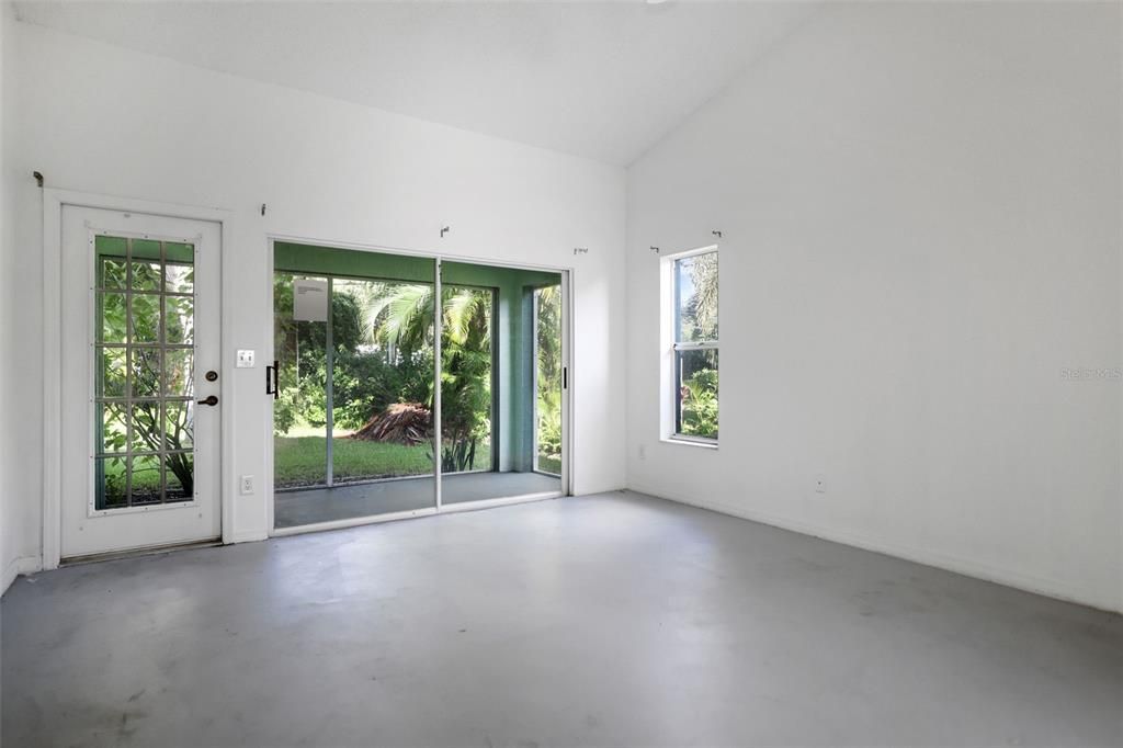 Active With Contract: $499,900 (3 beds, 2 baths, 1944 Square Feet)