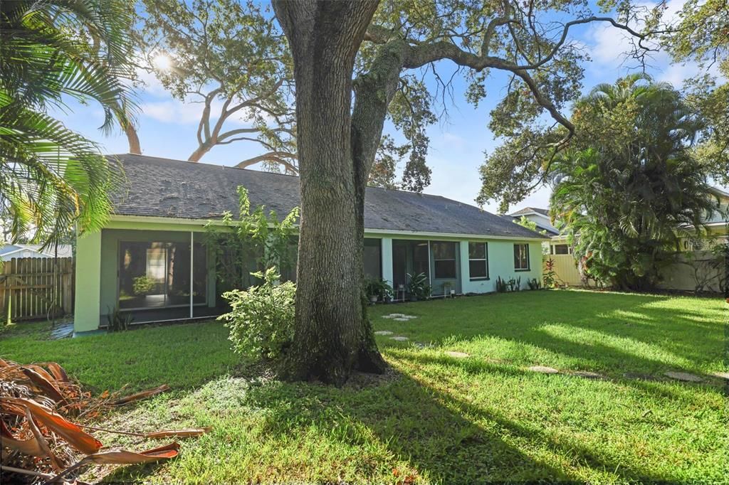 Active With Contract: $499,900 (3 beds, 2 baths, 1944 Square Feet)