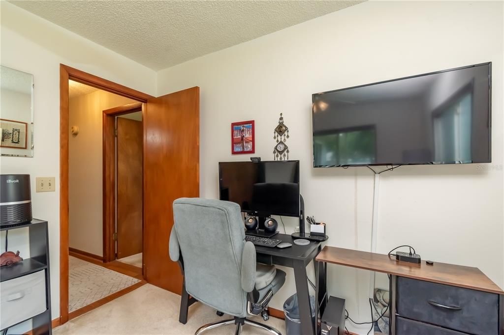 For Sale: $199,999 (2 beds, 2 baths, 1258 Square Feet)