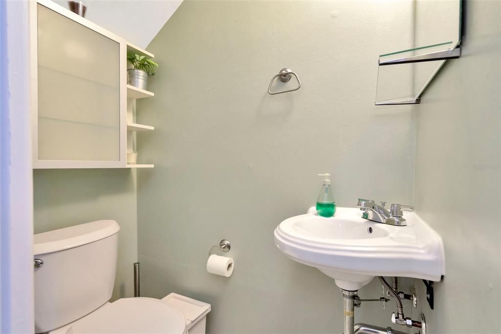 Active With Contract: $149,900 (2 beds, 1 baths, 1012 Square Feet)