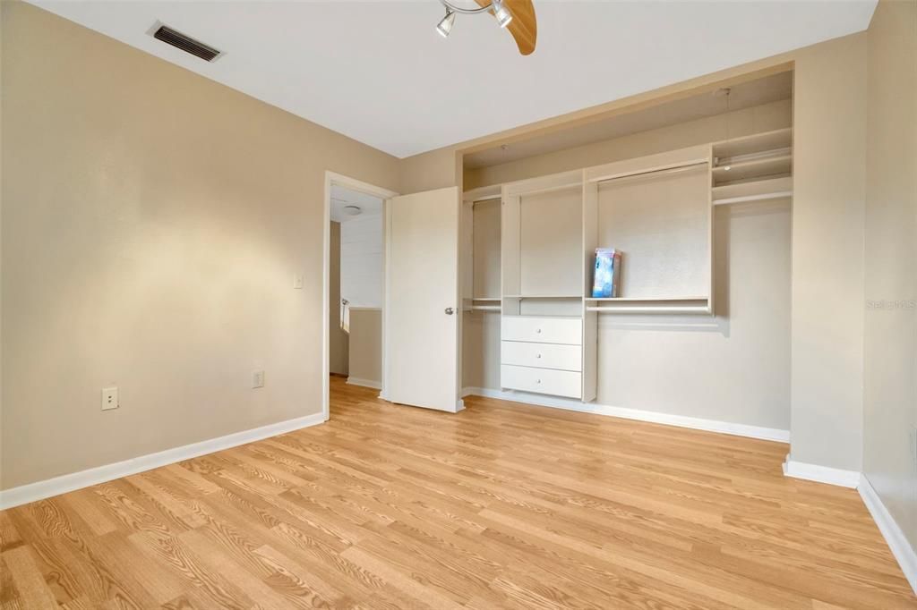 Active With Contract: $149,900 (2 beds, 1 baths, 1012 Square Feet)