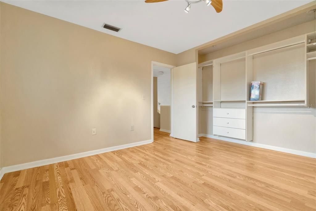 Active With Contract: $149,900 (2 beds, 1 baths, 1012 Square Feet)