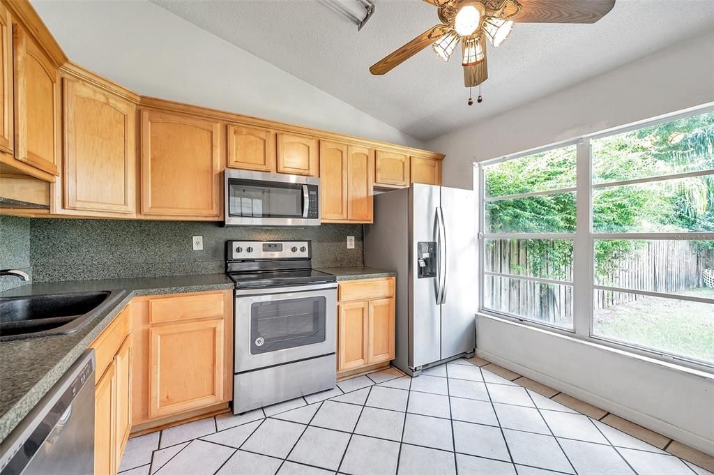 For Sale: $249,000 (2 beds, 2 baths, 1113 Square Feet)