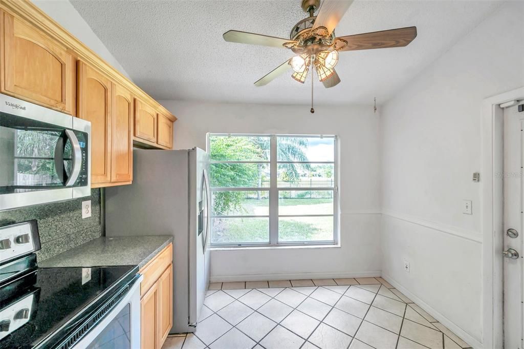 For Sale: $249,000 (2 beds, 2 baths, 1113 Square Feet)