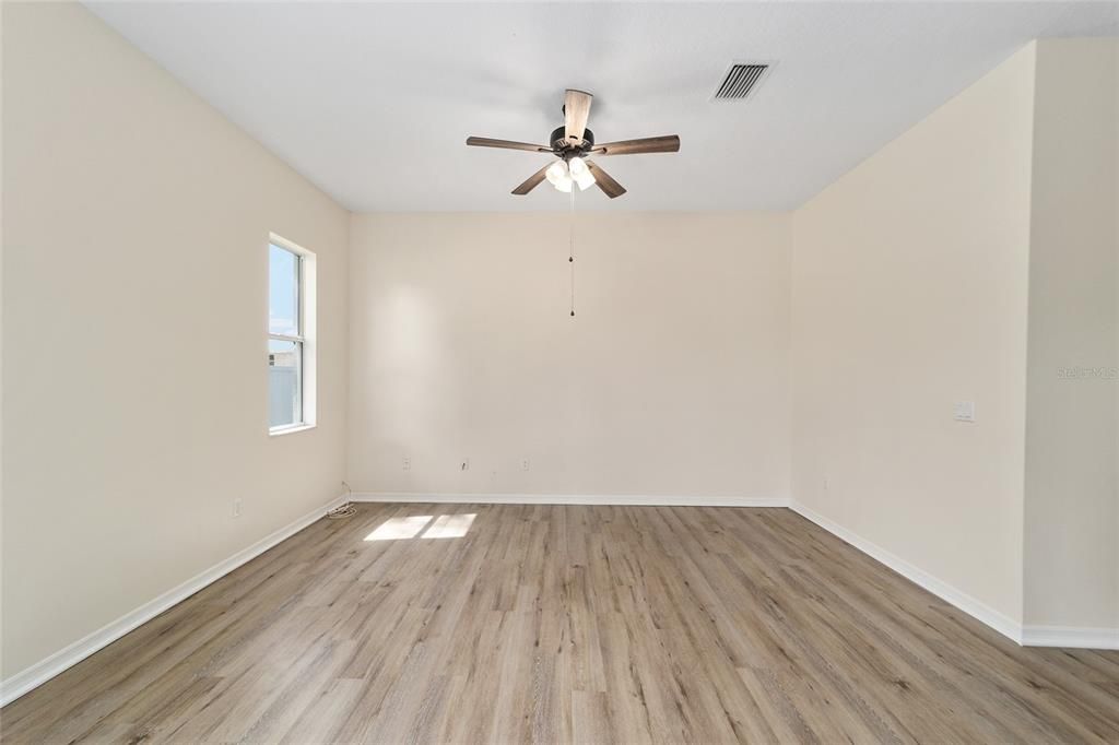 For Sale: $299,900 (3 beds, 2 baths, 2132 Square Feet)