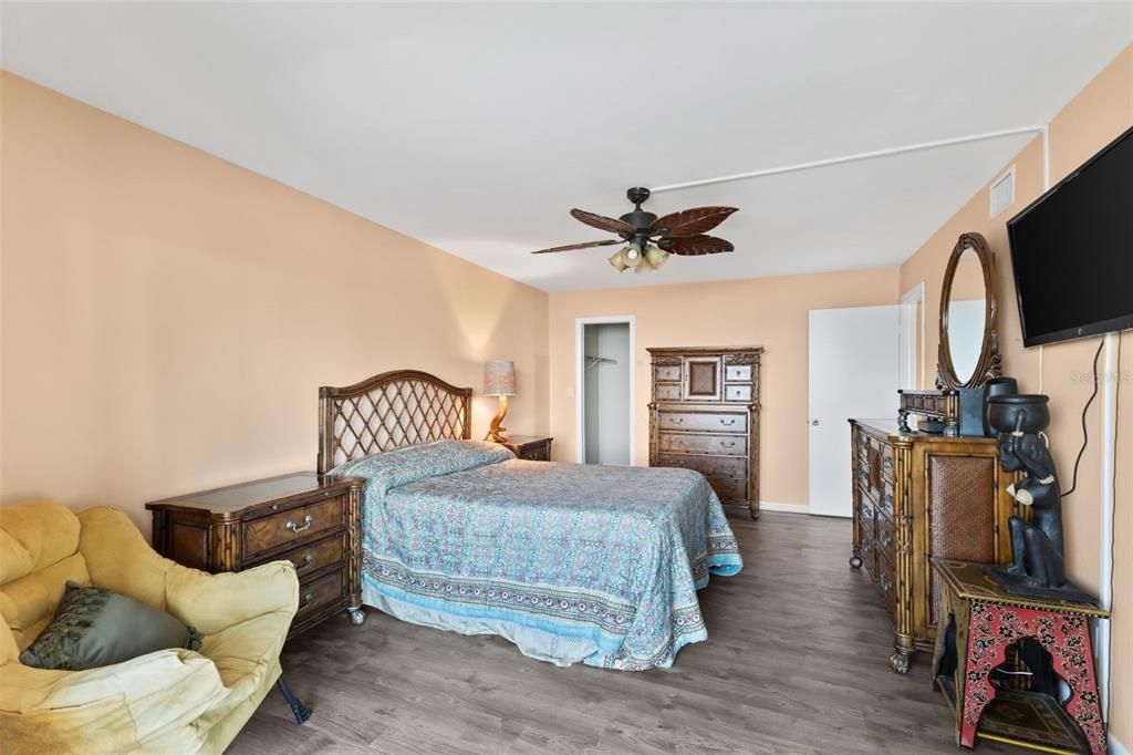 For Sale: $265,000 (2 beds, 2 baths, 1110 Square Feet)