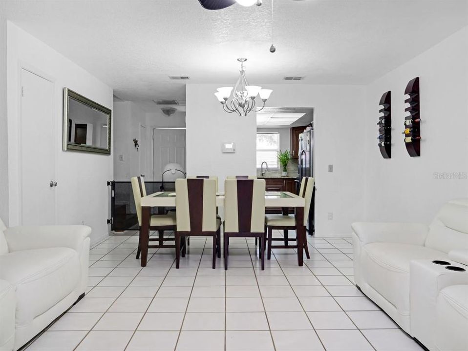 For Rent: $2,100 (3 beds, 2 baths, 1252 Square Feet)