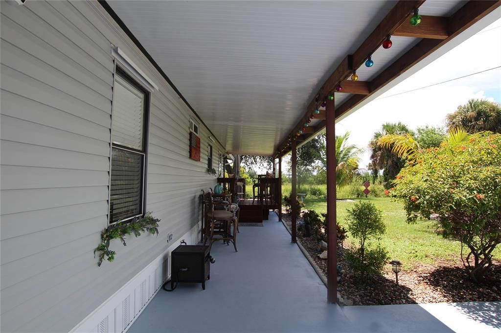 For Sale: $295,000 (2 beds, 2 baths, 920 Square Feet)