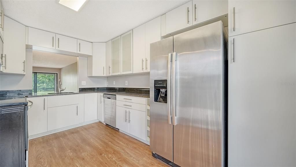 For Sale: $250,000 (2 beds, 2 baths, 1135 Square Feet)