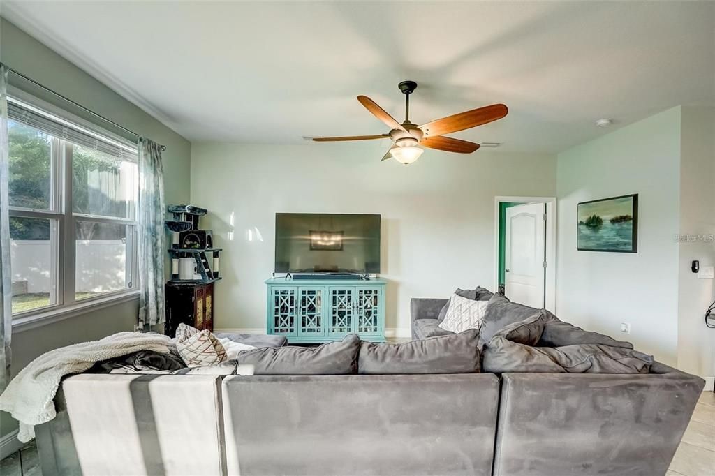 Active With Contract: $2,400 (3 beds, 2 baths, 1818 Square Feet)