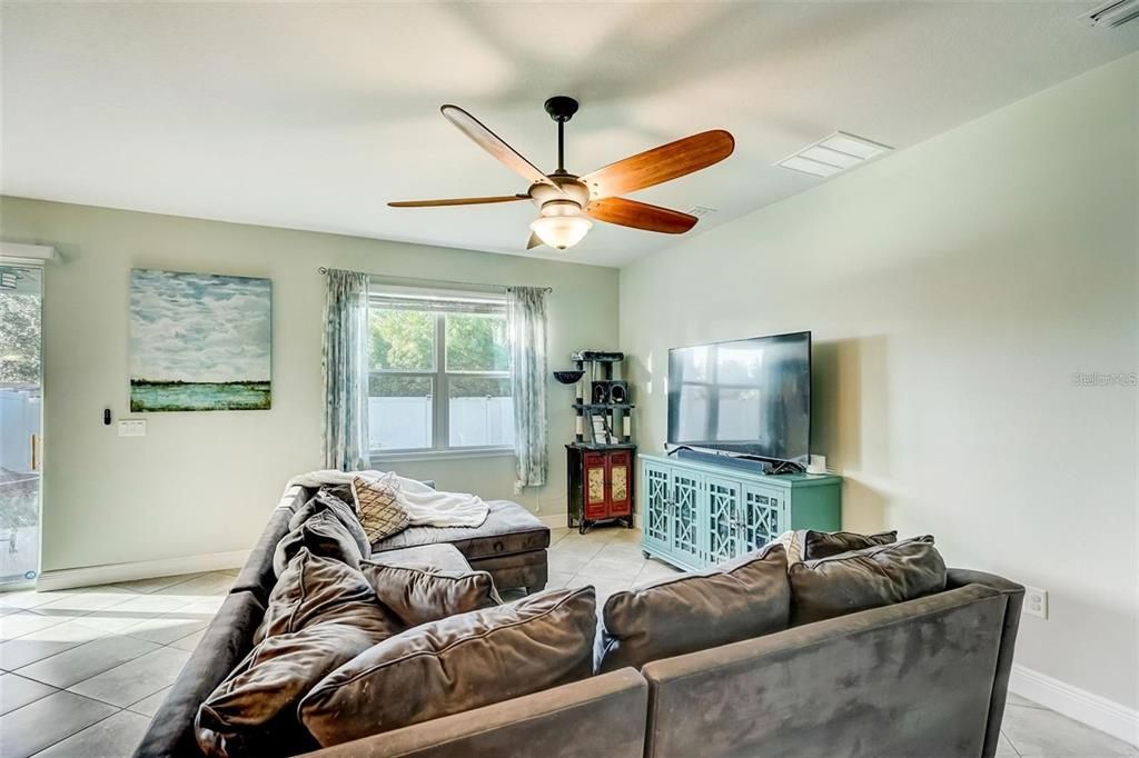 Active With Contract: $2,400 (3 beds, 2 baths, 1818 Square Feet)