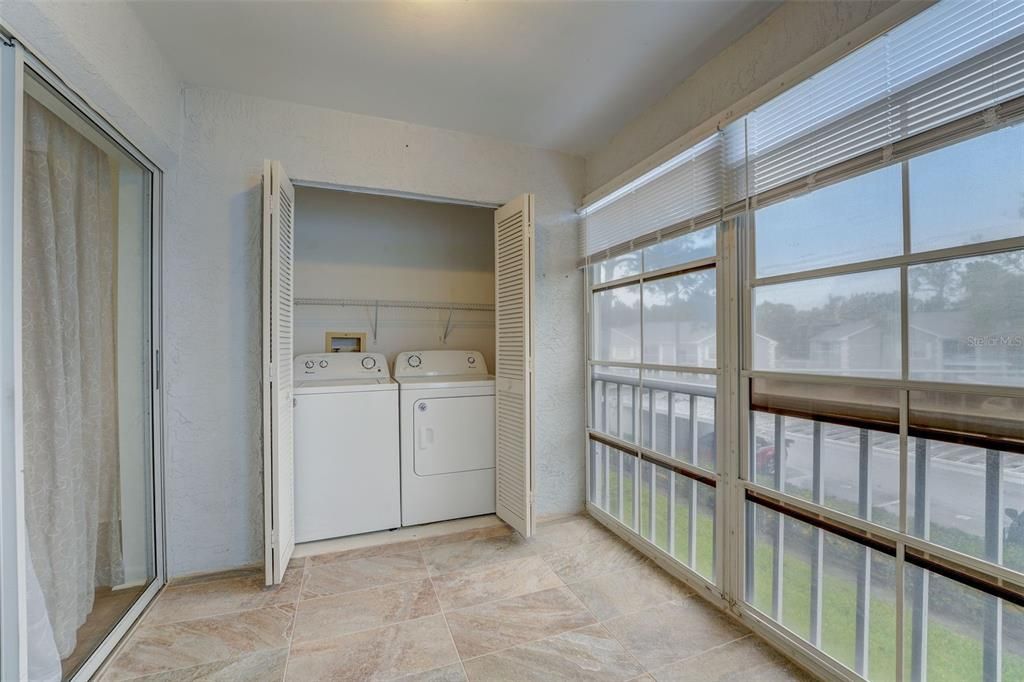 Balcony w/ laundry closet