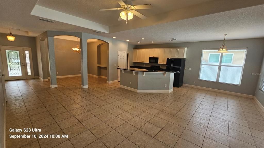 For Rent: $2,500 (3 beds, 2 baths, 19958 Square Feet)