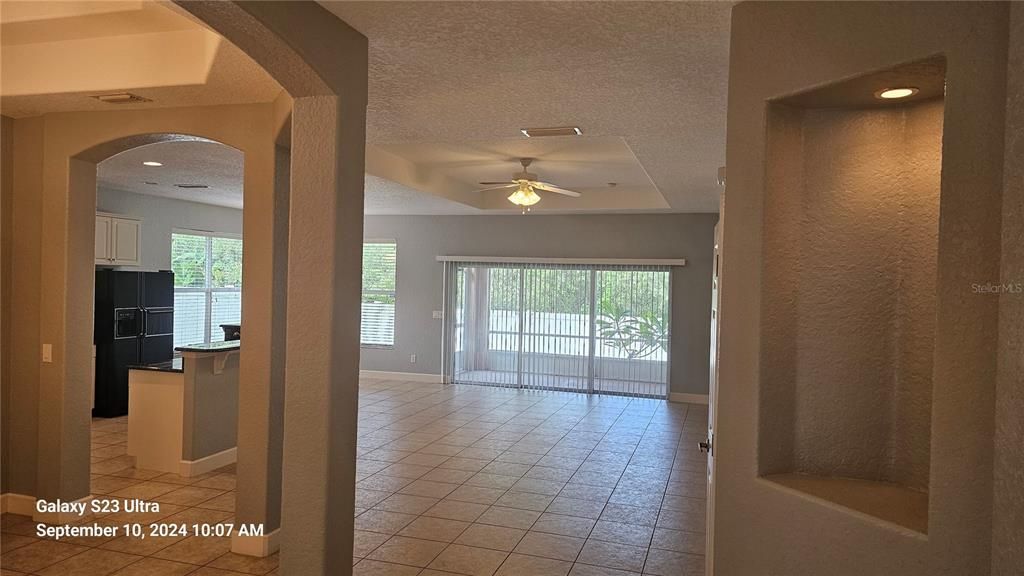 For Rent: $2,500 (3 beds, 2 baths, 19958 Square Feet)