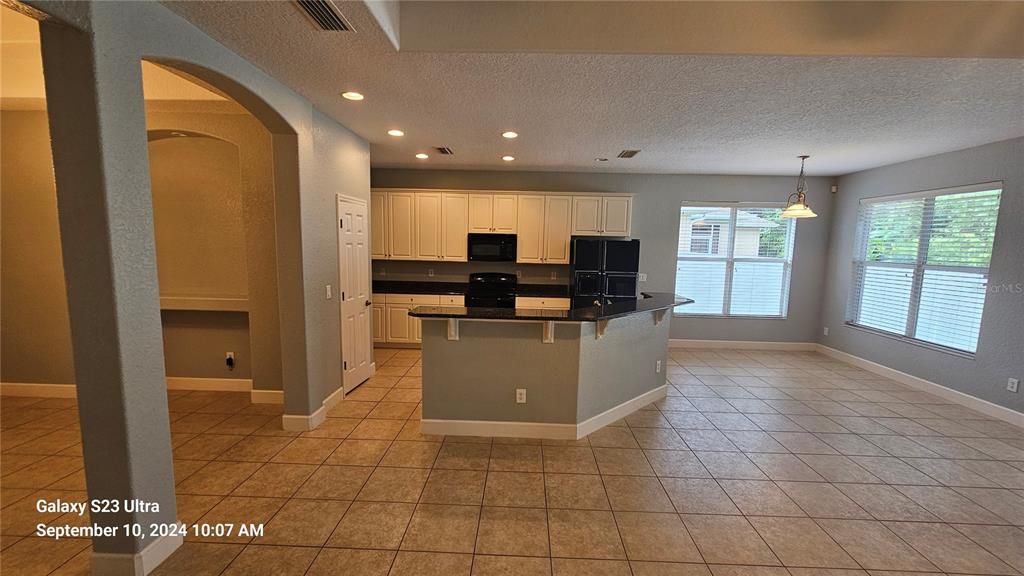 For Rent: $2,500 (3 beds, 2 baths, 19958 Square Feet)