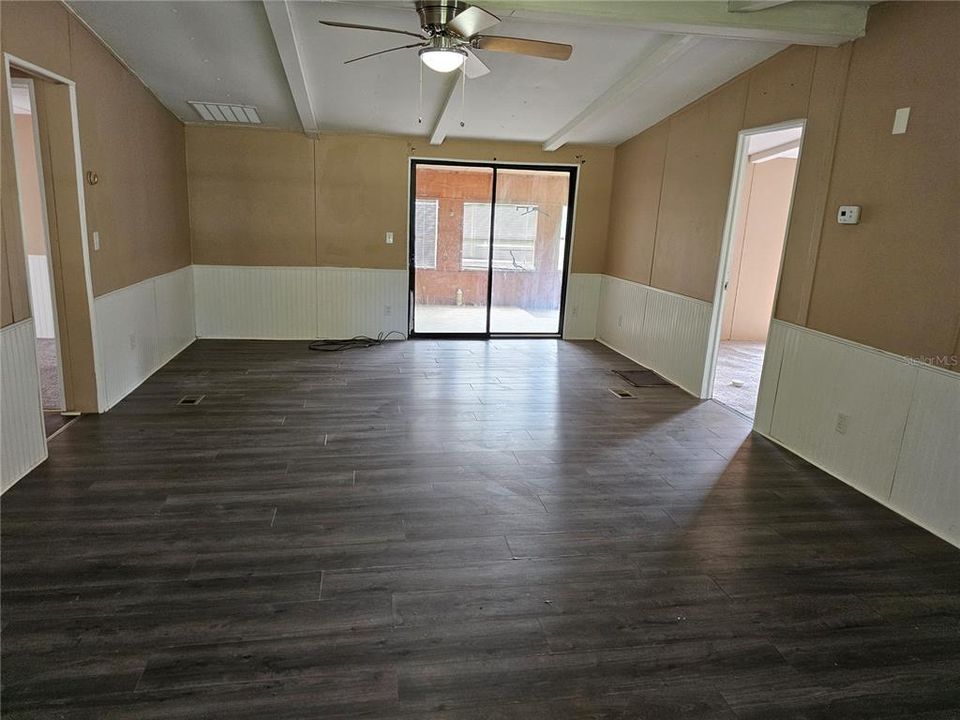 For Sale: $159,900 (2 beds, 2 baths, 1248 Square Feet)