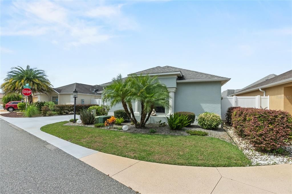 For Sale: $425,000 (3 beds, 2 baths, 1739 Square Feet)