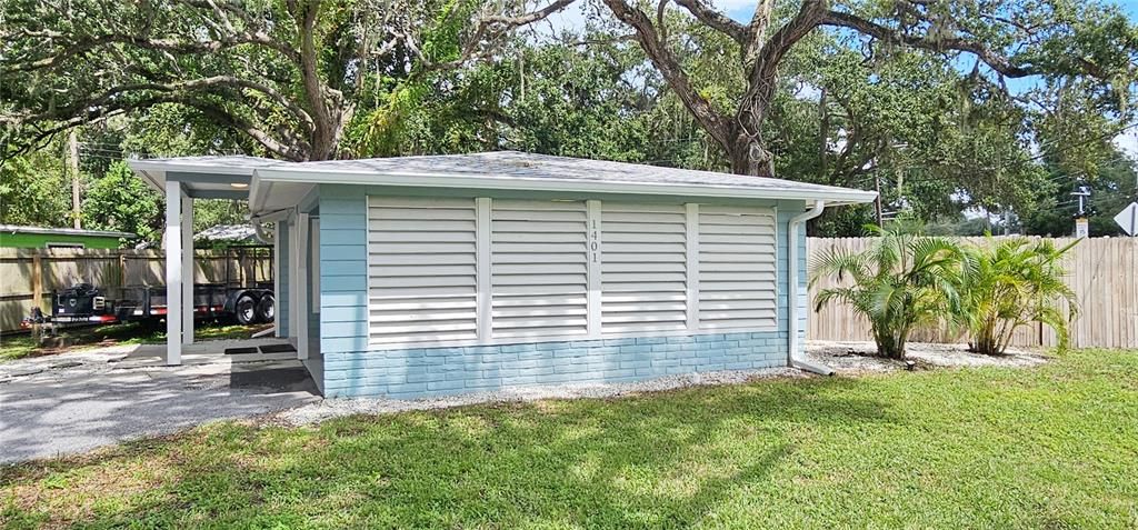 Carport Louvered Side