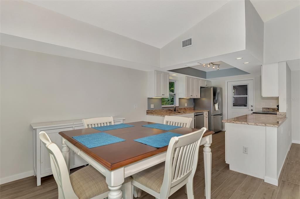 For Sale: $285,000 (2 beds, 2 baths, 1559 Square Feet)