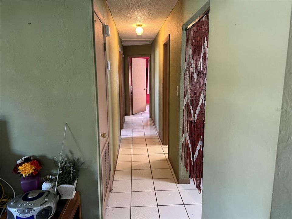 Activo con contrato: $289,990 (3 camas, 1 baños, 1128 Pies cuadrados)