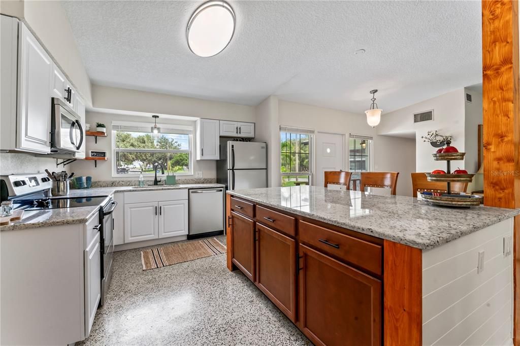 Active With Contract: $439,900 (2 beds, 2 baths, 1419 Square Feet)