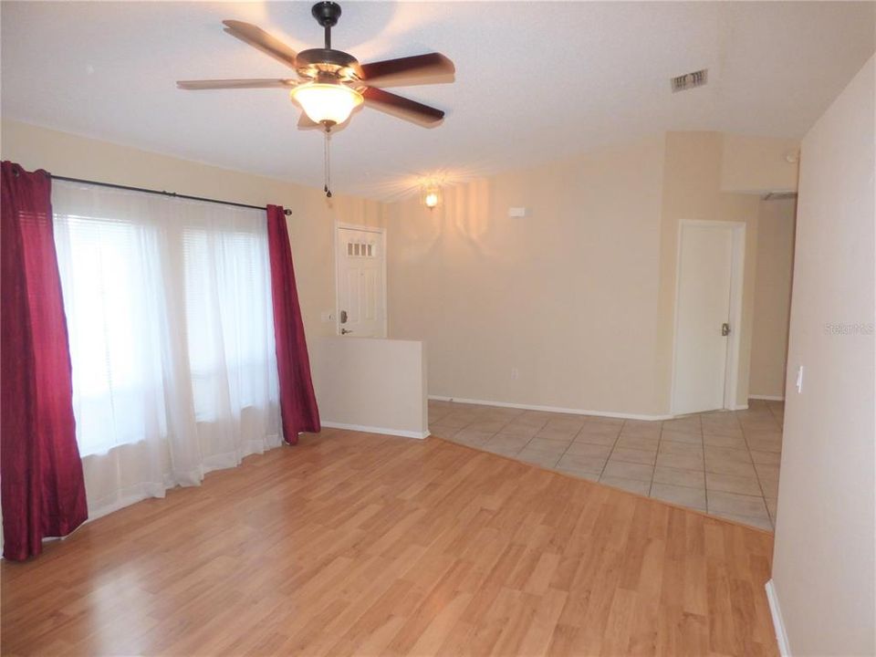 For Rent: $1,700 (3 beds, 2 baths, 1225 Square Feet)