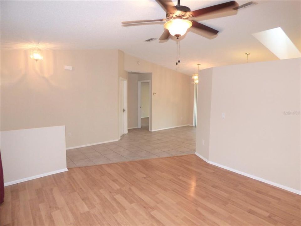 For Rent: $1,700 (3 beds, 2 baths, 1225 Square Feet)