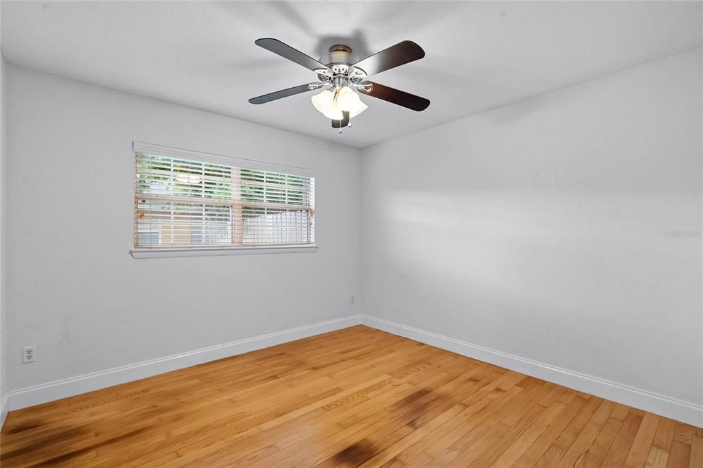 For Sale: $189,500 (2 beds, 1 baths, 709 Square Feet)