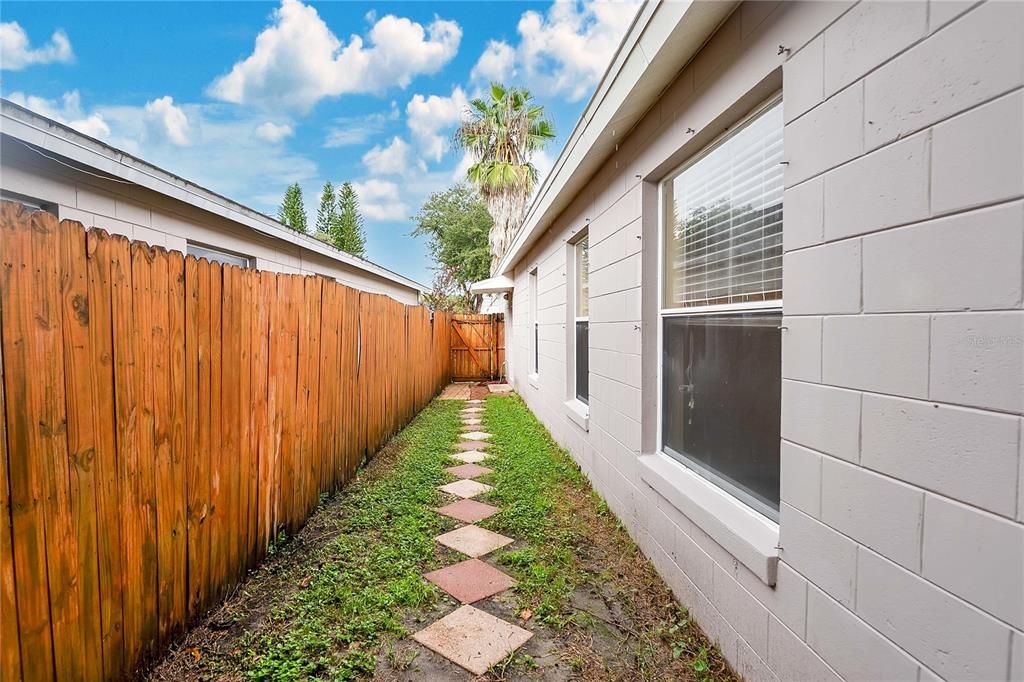 For Sale: $359,800 (3 beds, 2 baths, 1216 Square Feet)