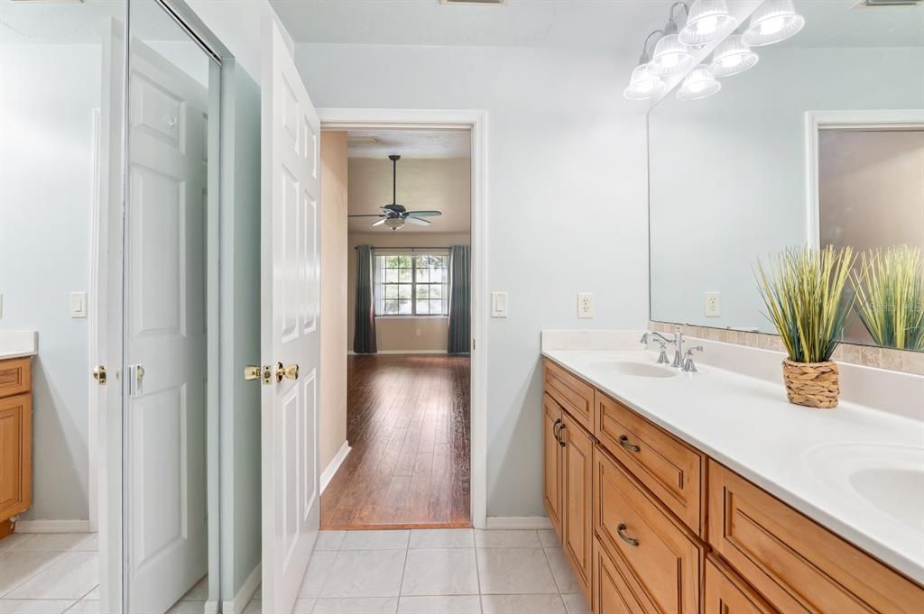 Active With Contract: $285,900 (2 beds, 2 baths, 1523 Square Feet)