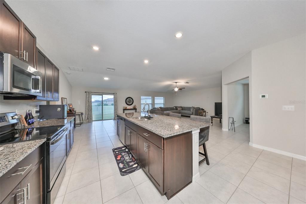 For Sale: $425,000 (4 beds, 3 baths, 2557 Square Feet)