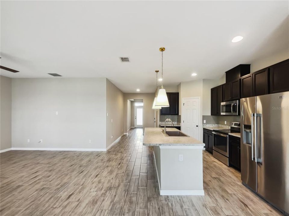 For Sale: $335,000 (3 beds, 2 baths, 1600 Square Feet)