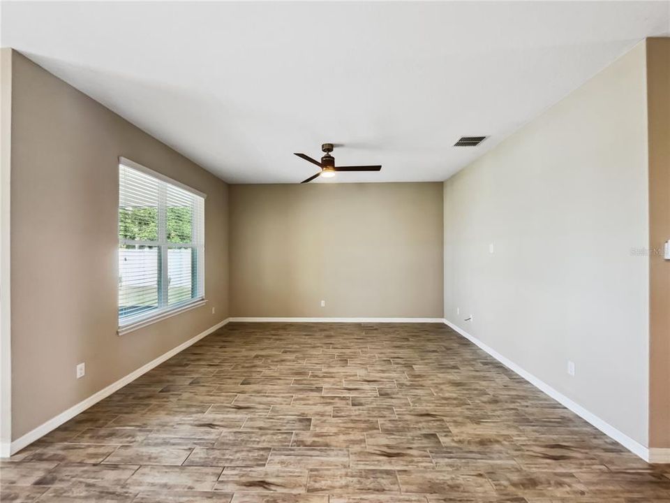 For Sale: $335,000 (3 beds, 2 baths, 1600 Square Feet)