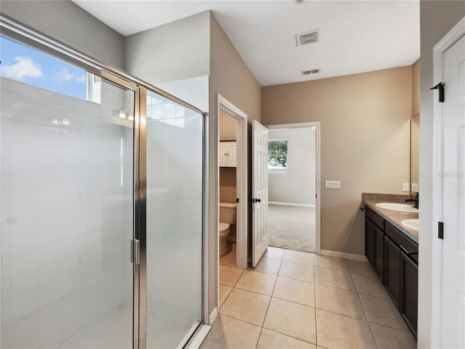 For Sale: $335,000 (3 beds, 2 baths, 1600 Square Feet)