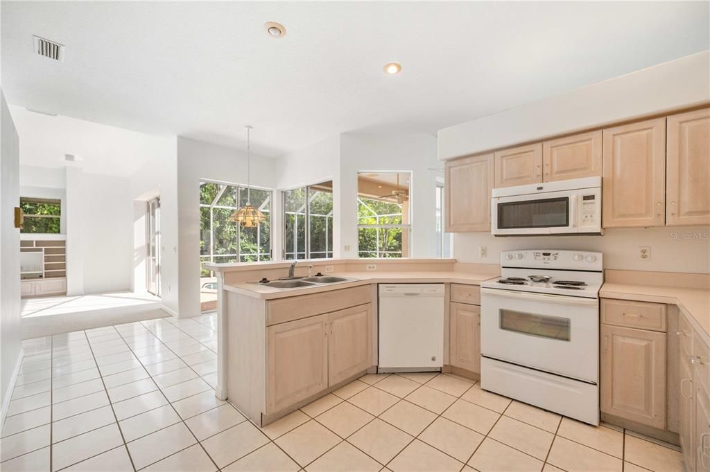 For Sale: $547,720 (3 beds, 2 baths, 2222 Square Feet)