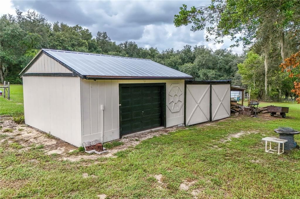 Detached Workshop, also has two bays for storage or convert to horse stalls