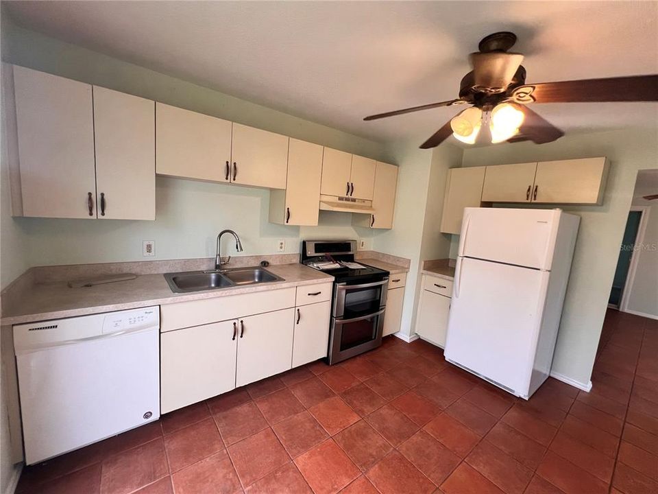 For Rent: $1,650 (2 beds, 2 baths, 1038 Square Feet)