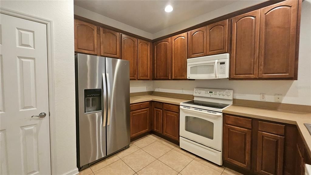 Active With Contract: $2,195 (3 beds, 3 baths, 1686 Square Feet)