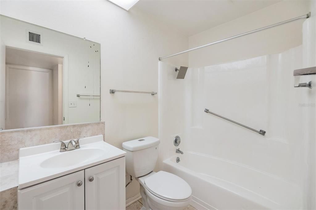 For Sale: $285,000 (2 beds, 2 baths, 1207 Square Feet)