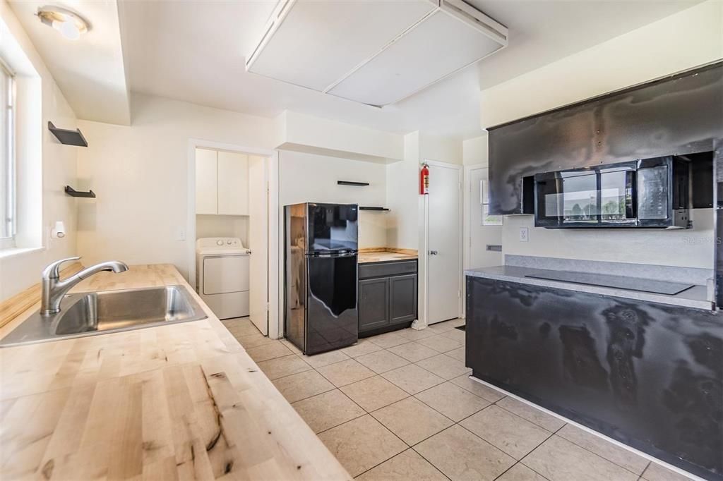 For Sale: $285,000 (2 beds, 2 baths, 1207 Square Feet)