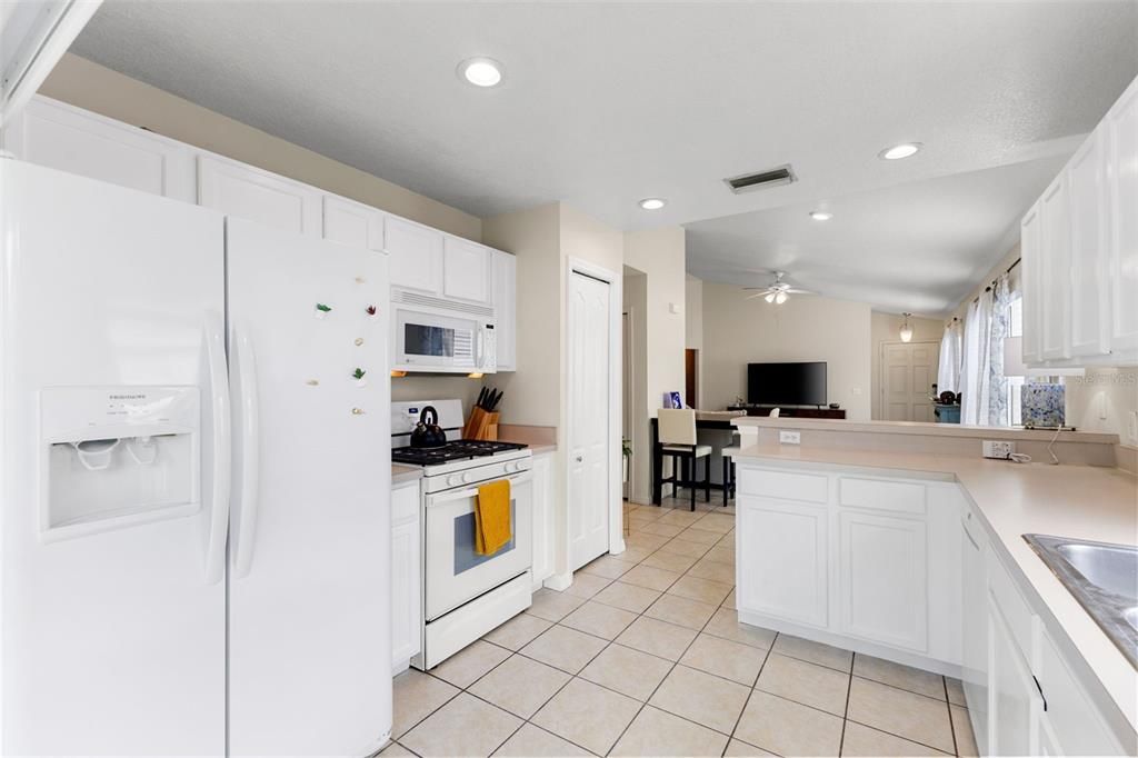 For Sale: $405,000 (4 beds, 2 baths, 1411 Square Feet)