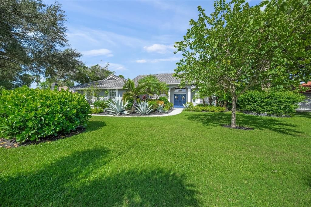 Active With Contract: $899,000 (3 beds, 2 baths, 2242 Square Feet)