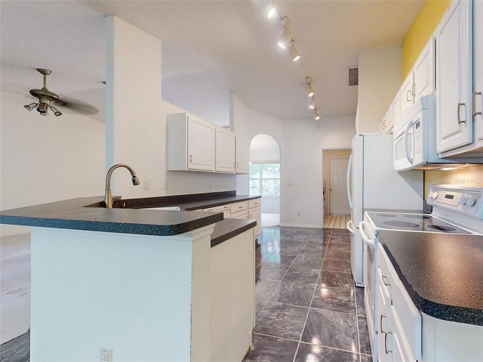 For Sale: $345,000 (3 beds, 2 baths, 1621 Square Feet)