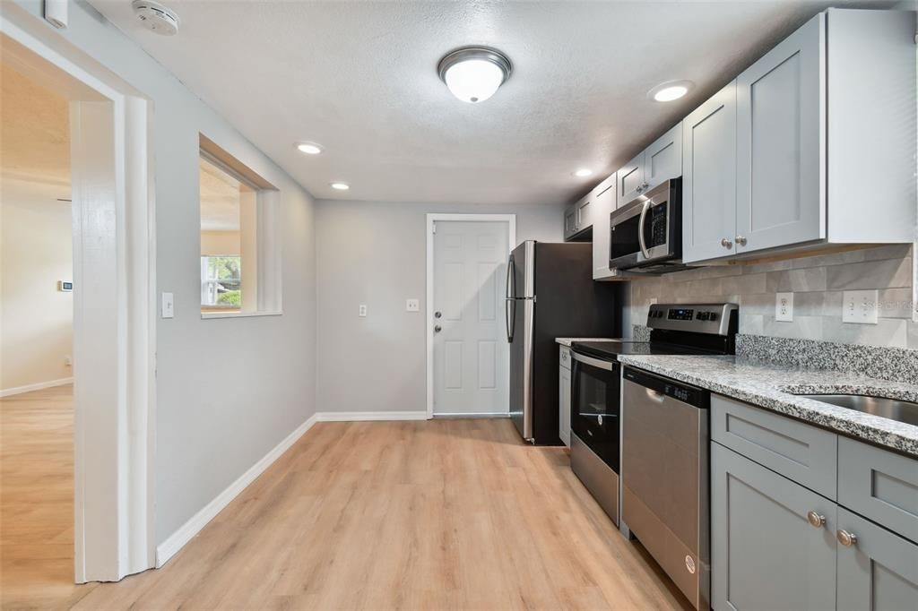 For Rent: $1,795 (2 beds, 1 baths, 946 Square Feet)