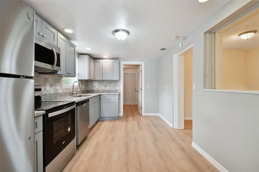 For Rent: $1,795 (2 beds, 1 baths, 946 Square Feet)