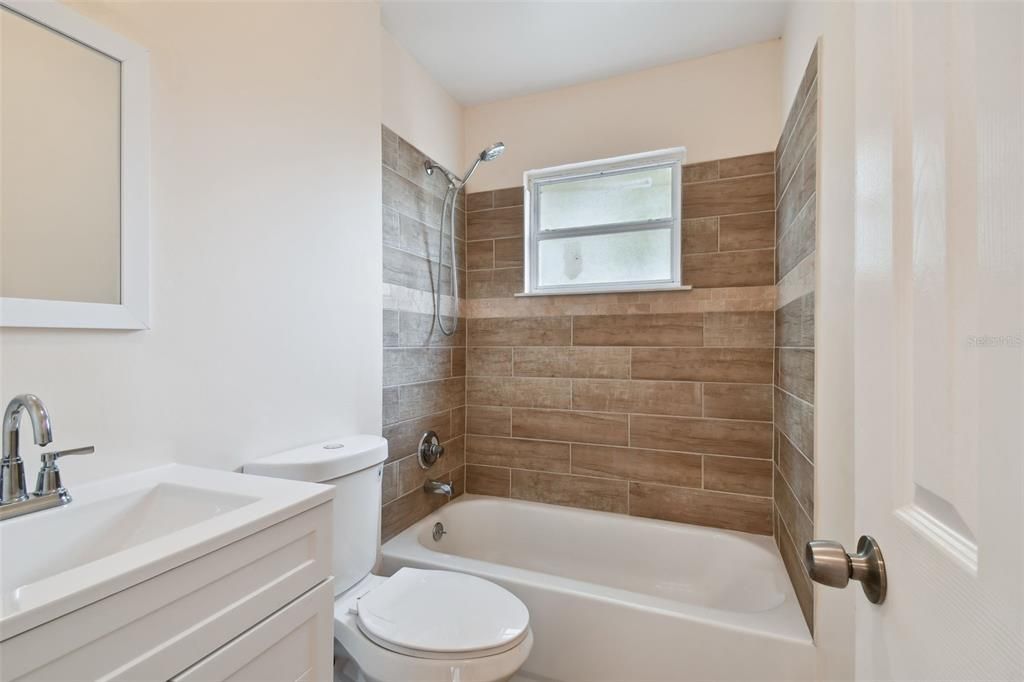 For Rent: $1,795 (2 beds, 1 baths, 946 Square Feet)